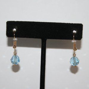 Beautiful Nwot Gold and blue Crystal drop earrings 1 1/8"